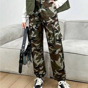 SHEIN Kids Camouflage Joggers - Black, Green, and White